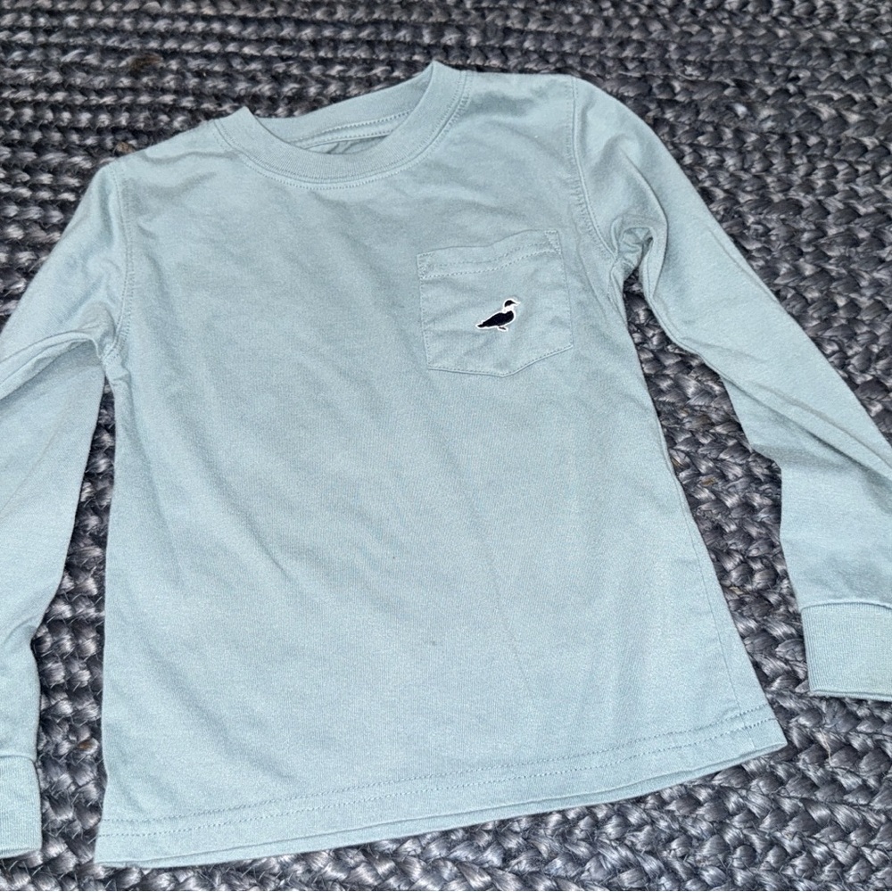 Properly tied long sleeve pocket tshirt. 3t